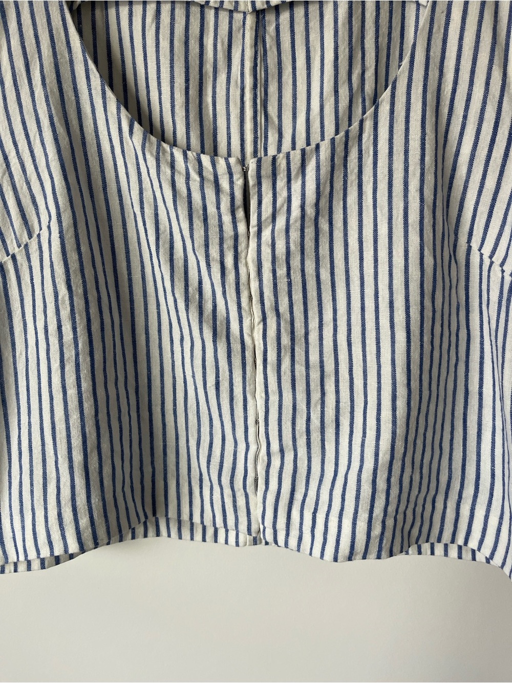 Madewell 100% Linen Striped Blue and White Sleeveless Crop Top - Picture 2 of 5